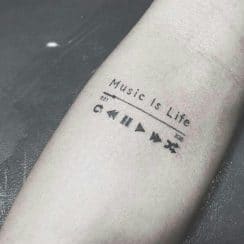 4 ejemplos de tatuajes de musica para hombre