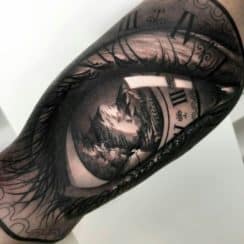 Asombros detalles en tatuajes de ojos realistas en 1 brazo