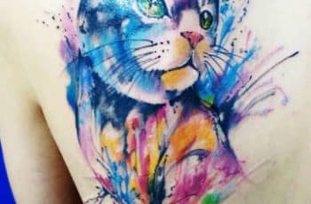 Coloridos y originales tatuajes de gatos en acuarela