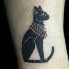 Definidos y proporcionales tatuajes de gatos egipcios