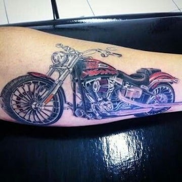 tatuajes de motos en el brazo para hombres