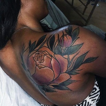 tatuajes para piel negra en la espalda
