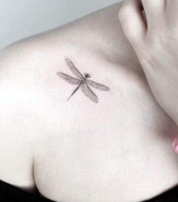 imagenes de tatuajes de libelulas para mujer