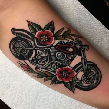 imagenes de tatuajes de motos con flores