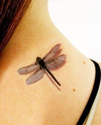 tatuajes de libelulas en el hombro significado