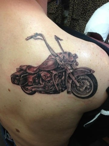 tatuajes de motos para hombres en la espalda