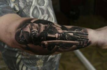 La pasion en 4 tatuajes relacionados con motos realistas