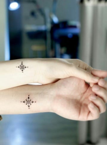 imagenes de tatuajes de brujulas para parejas