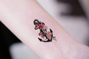 significado de tatuajes de anclas en mujeres