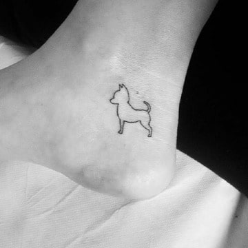 tatuajes pequeños de perros en el tobillo