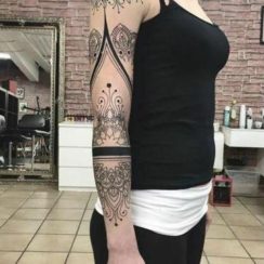 Un diseño de tattoo brazo completo y otras 3 ideas