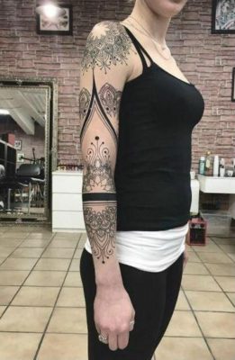 diseño de tattoo brazo completo para mujeres