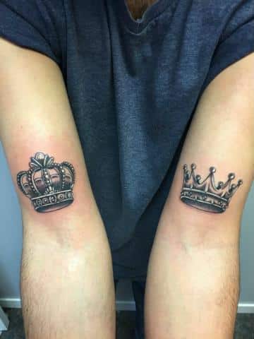 diseños de tatuajes de coronas para hombres