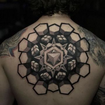 tatuajes en 3d para hombres en la espalda
