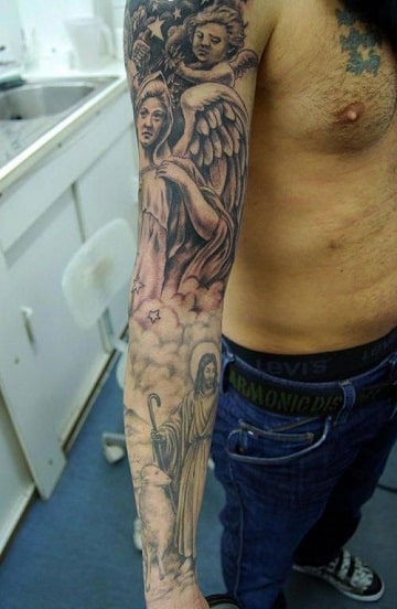 tatuajes de cristo en el brazo para hombre