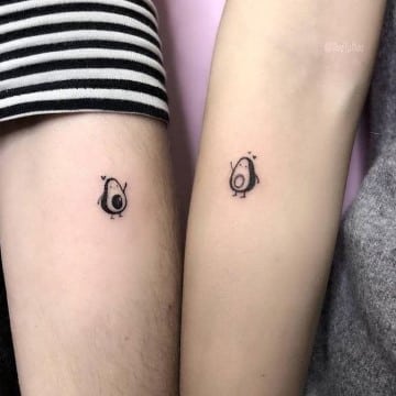 tatuajes de parejas enamoradas minimalistas