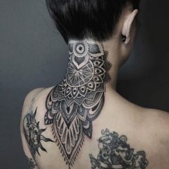 2 tecnicas posibles en tatuajes en el cuello mujer