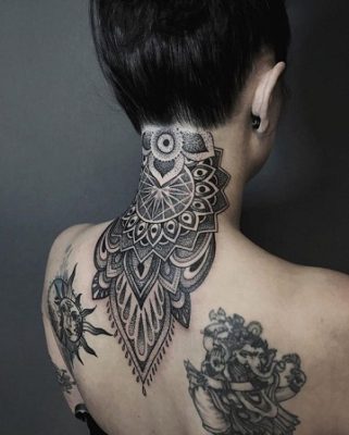 tatuajes en el cuello mujer nuca