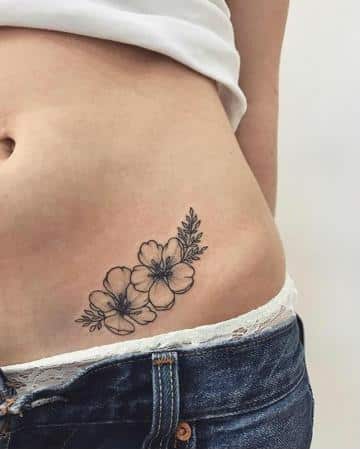 tatuajes en la cadera para mujeres de flores