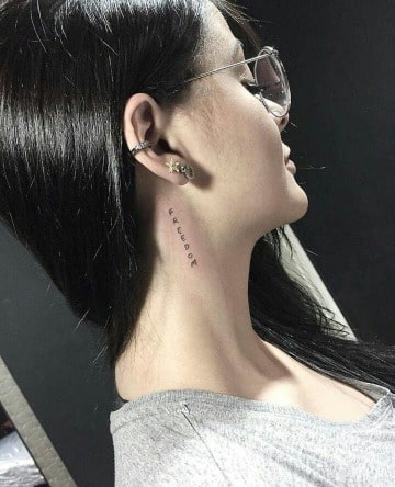diseños de tatuajes en el cuello para mujer