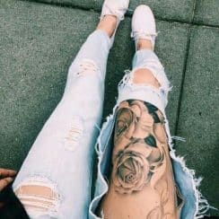Grandes tatuajes de rosas en la pierna  a 2 colores