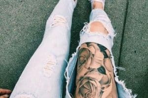 fotos de tatuajes de rosas en la pierna