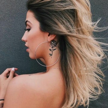 fotos de tatuajes en el cuello para mujer