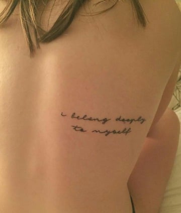 imagenes de tatuajes de letras en la espalda