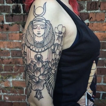 tatuajes de la diosa del amor en el brazo