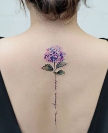 Tatuajes de flores en la espalda que las chicas amaran