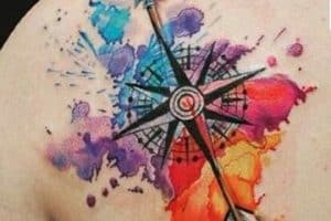diseños de tatuajes de brujulas a color
