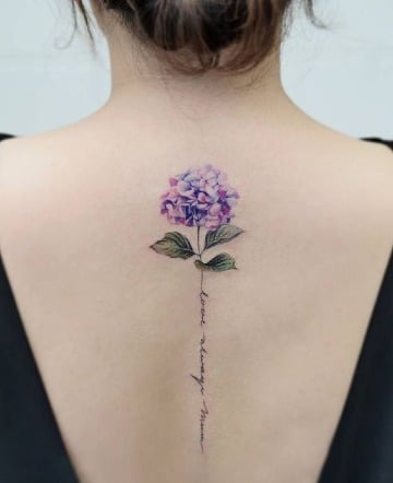 diseños de tatuajes de flores en la espalda