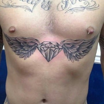 tatuajes de diamantes con alas para hombres