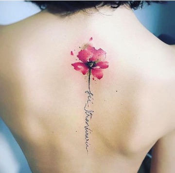 tatuajes de flores en la espalda con letras