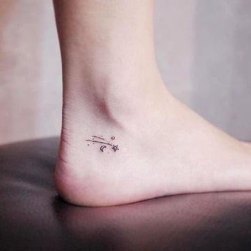 tatuajes de luna y estrellas pequeños
