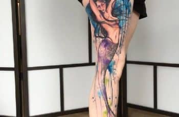 4 estilos de tatuajes de sirenas en la pierna