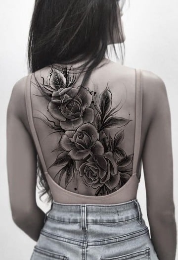 diseños de tatuajes de rosas en la espalda