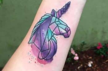 4 psicodélicos tatuajes de unicornios a color