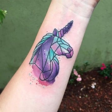 fotos de tatuajes de unicornios a color
