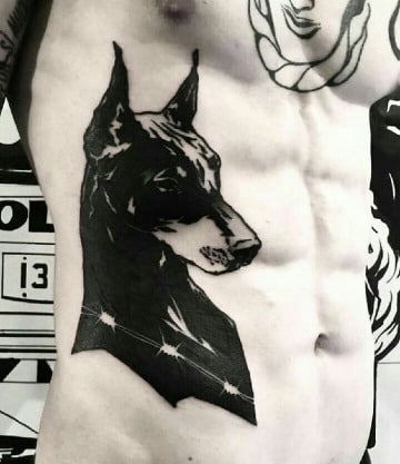 tatuajes de perros doberman en hombres