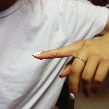 tatuajes en el dedo indice pequeños