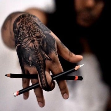 diseños de tatuajes de elefante en la mano