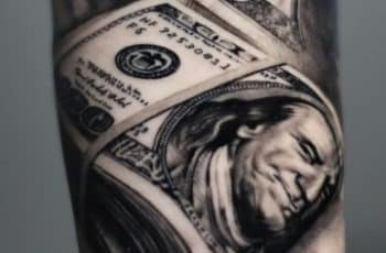 4 excéntricos tatuajes de billetes de dolar