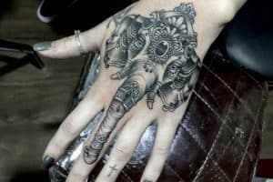 imagenes de tatuajes de elefantes en la mano