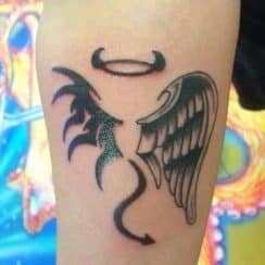 4 tatuajes de demonios con alas para romper las reglas