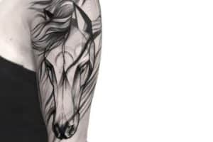 tatuajes de toros y caballos mujer