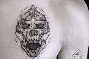tatuajes de demonios y calaveras en el pecho
