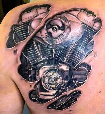 tatuajes de motores de carros en la espalda