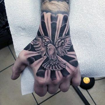 tatuajes de palomas en la mano para hombres