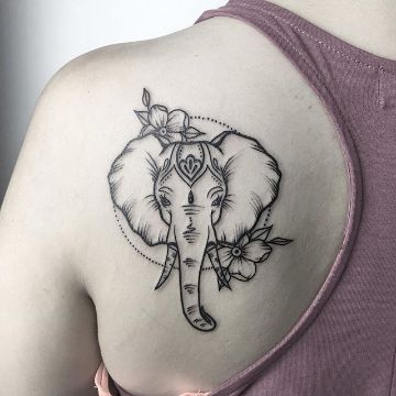 tatuajes de elefantes con flores blanco y negro